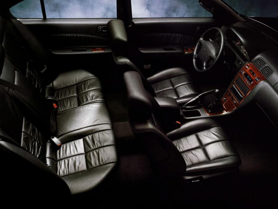 Интерьер Nissan Maxima QX (A32) 1994 года  (фото 6 из 9)